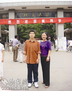 腦癱兒考上北大