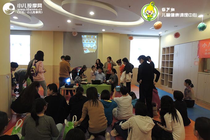 葫蘆娃小兒推拿金寶貝公益講座照片