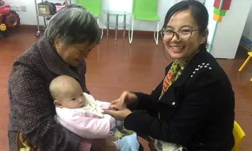 為讓孩子少吃藥 她辭職學小兒推拿,還創業開了店