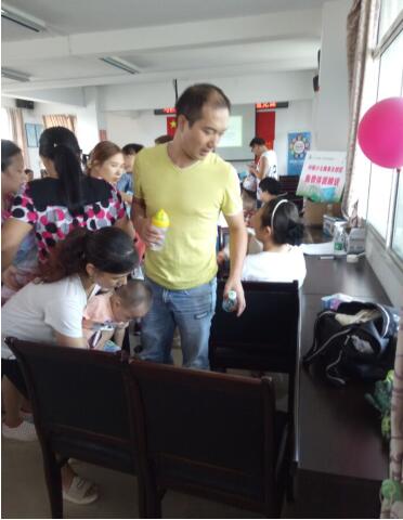 長沙市開福區開展小兒推拿科普活動