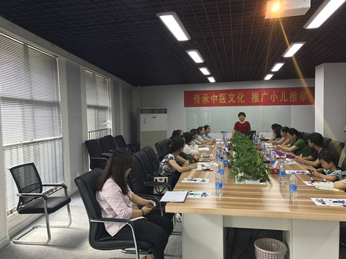 連云港社區婦聯開展小兒推拿活動