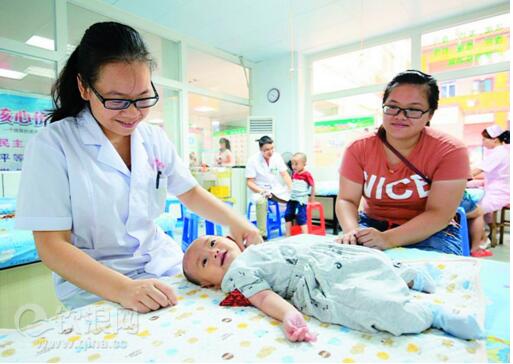 欽州市靈山縣婦保院開展小兒推拿